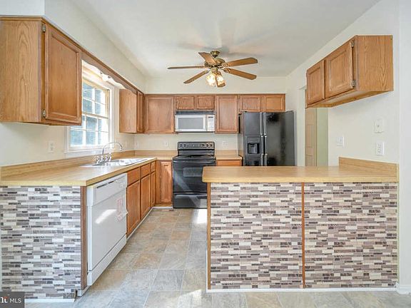5th image of 324 Burman Ln