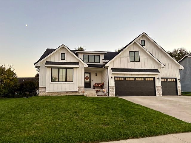 1st image of 807 E Trail Ridge Pl