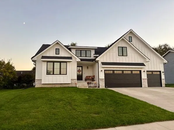807 E Trail Ridge Pl, Indianola, IA 50125