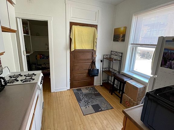 2nd image of 4411 N Greenview Ave #3N