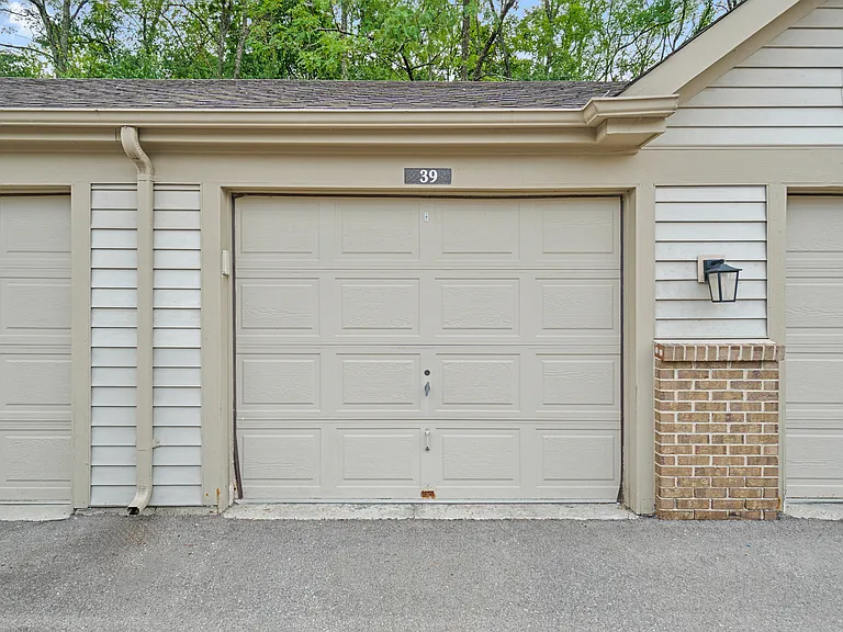 580 Cloverfield Ln #301 — Photo 23