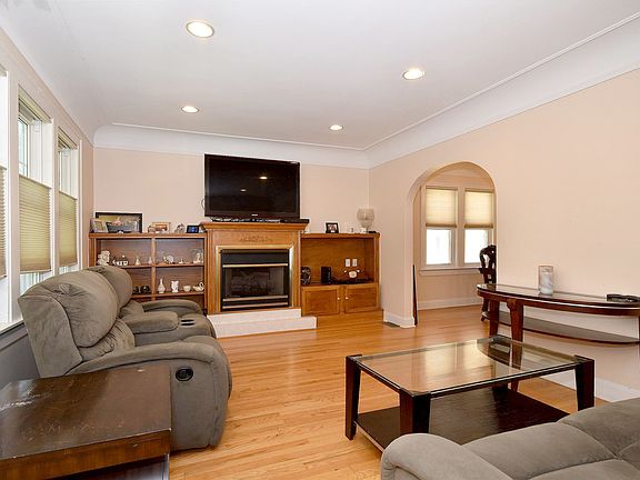 5th image of 5755 N Melvina Ave