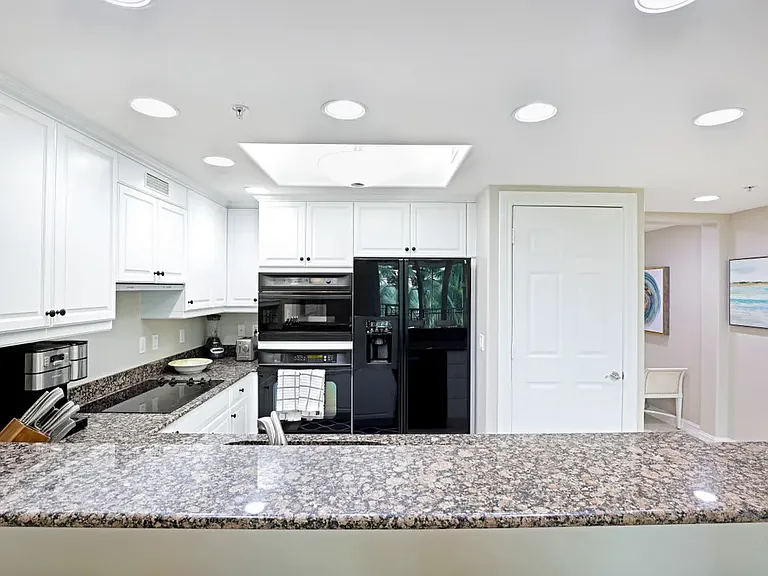 2738 Tiburon Blvd E #301 — Photo 15