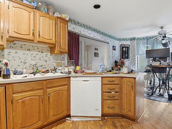 5th image of 70 Waterview Court