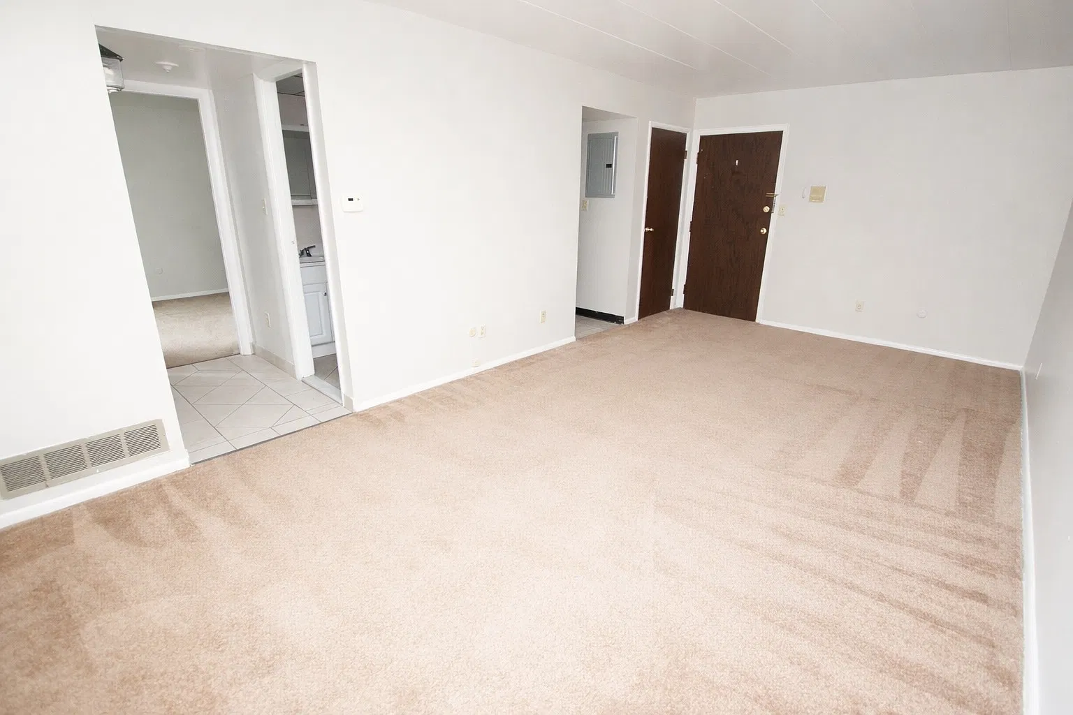 Craig Manor — Photo 2