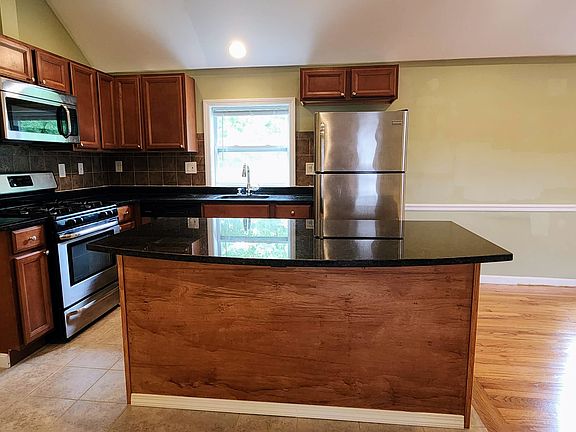 4th image of 215 Newton St #A