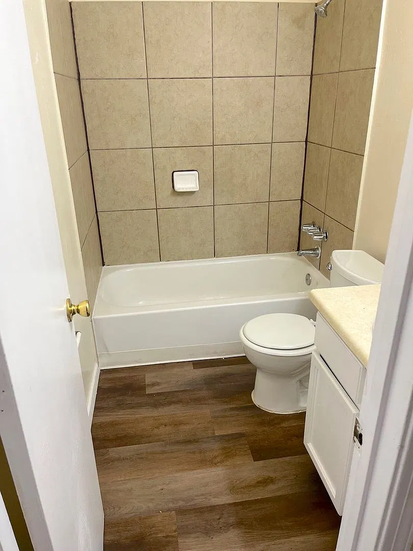 2 bed, 1.0 bath, 1050 sqft, $975 — Photo 2