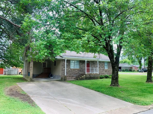 221 N Wilson St, Paris, TN 38242