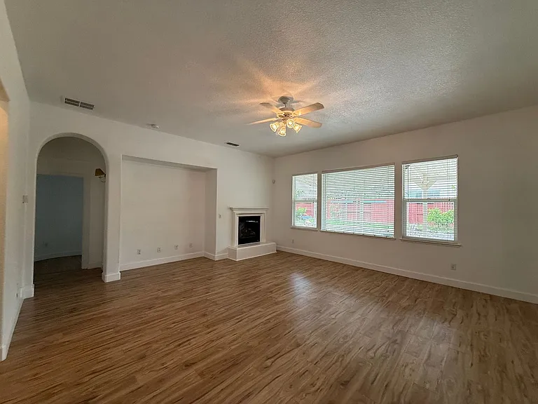 10410 Danichris Way — Photo 5