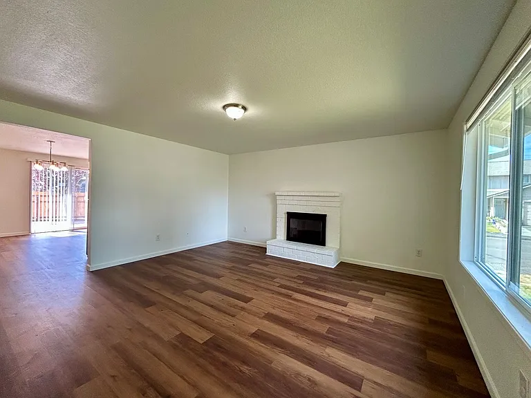 15511 NE 50th Cir — Photo 9