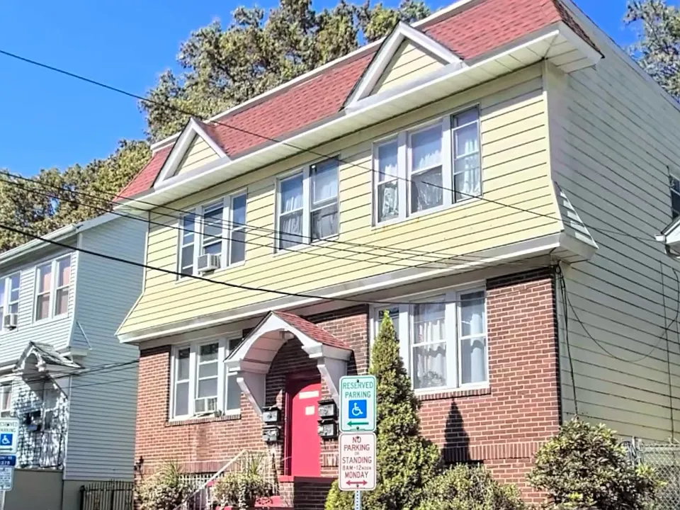 267 Goldsmith Ave #303
