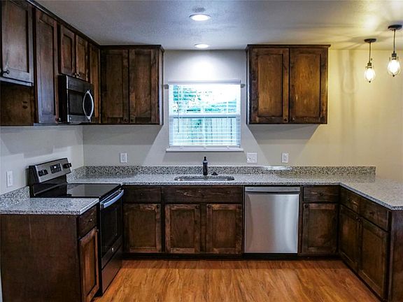 4th image of 304 W Hall St