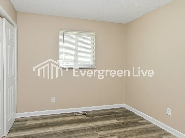 3433 Caroline Ave — Photo 12