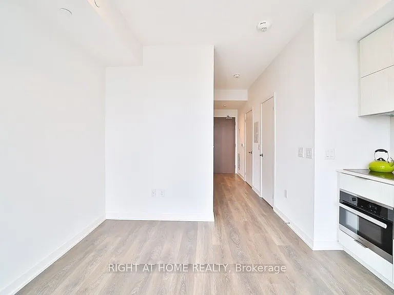 20 Richardson St #905 — Photo 6