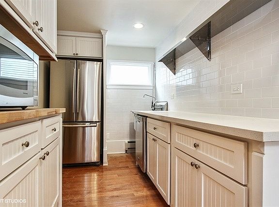 5th image of 113 Des Plaines Ave