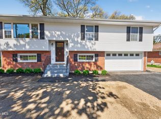 24 James Dr, Loudonville, NY 12211