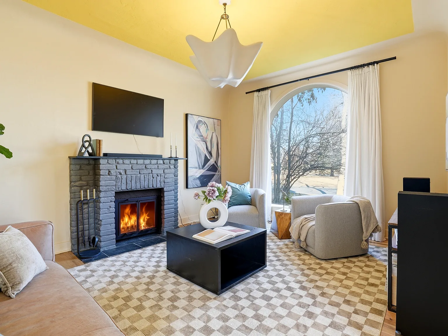 5 bed, 4848 sqft, $7,200 — Photo 4