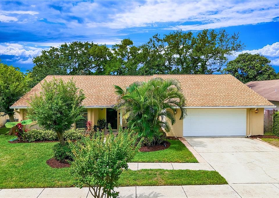 1st image of 341 ARBOR DRIVE W