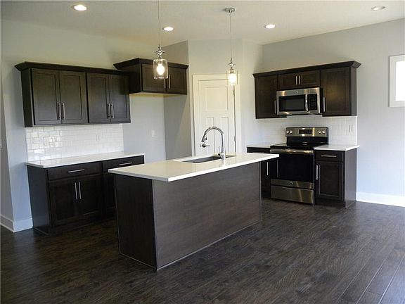 2nd image of 3476 Grand Valley Dr