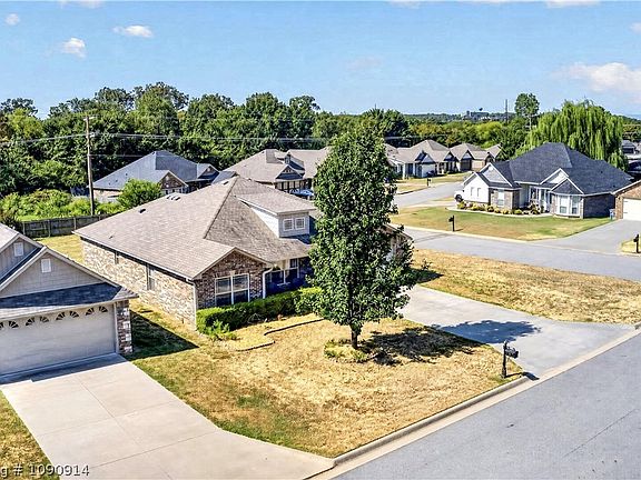 3rd image of 2305 Regency Ln