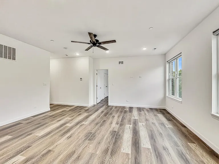 6135 S Kimbark Ave #203 — Photo 5
