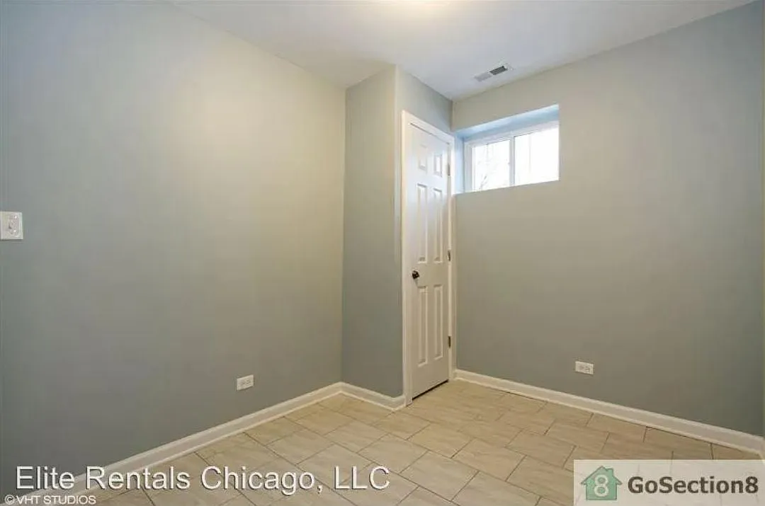 7824 S Greenwood Ave — Photo 2