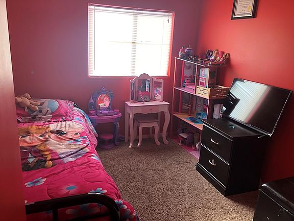 4th image of 430 N Eve Dr