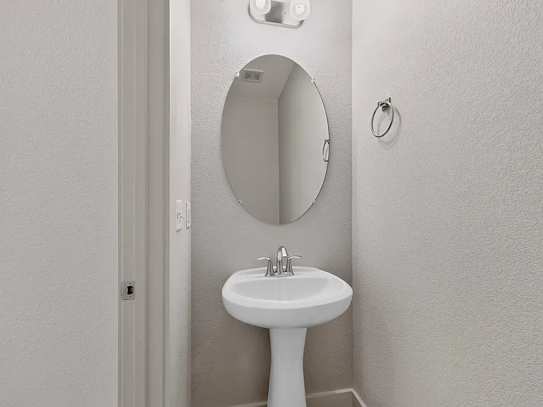 5915 Swayden Ln — Photo 37