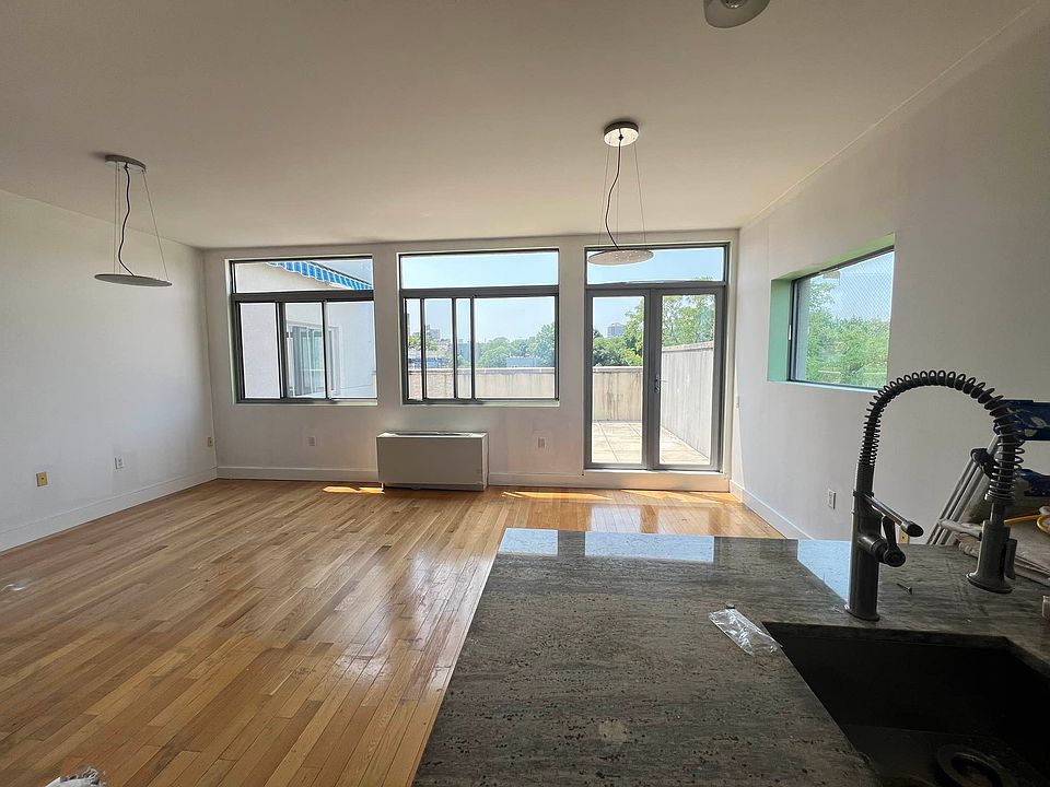 1st image of 836 Bergen St #10