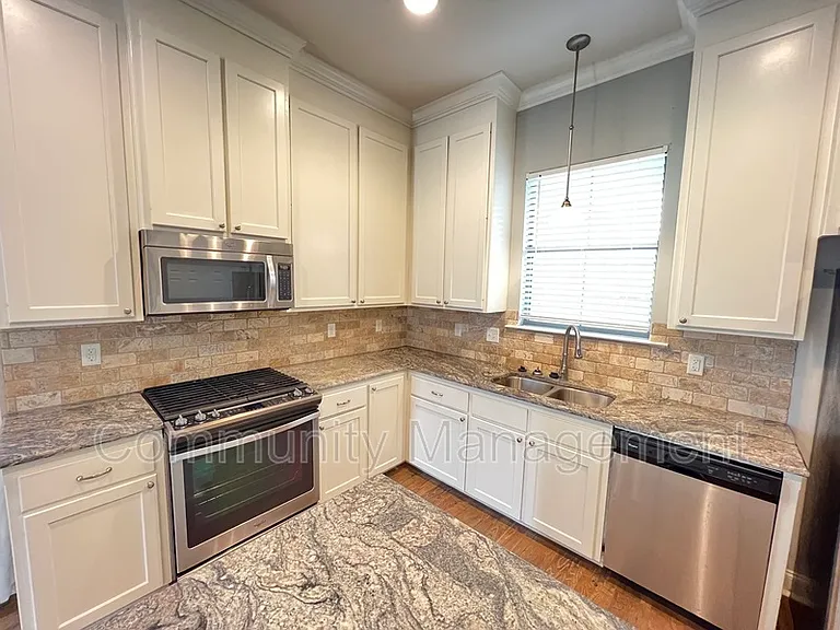 8027 Seville Ct — Photo 5