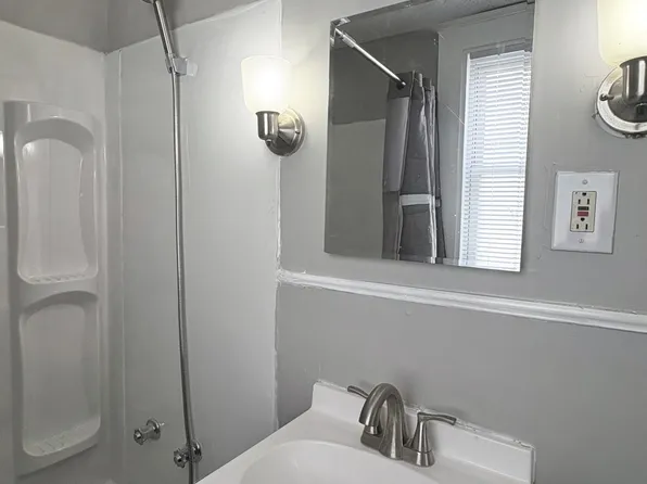 115-117 Pierce St #1, Lewiston, ME 04240