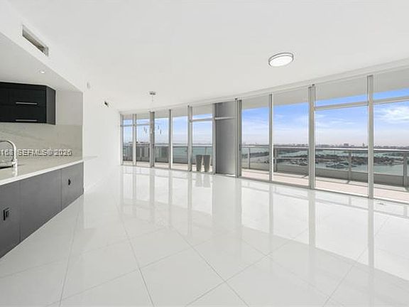 4th image of 900 Biscayne Blvd APT 4006