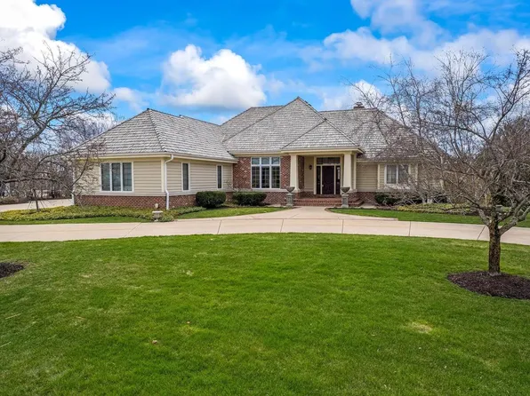 903 North Bluespruce CIRCLE, Hartland, WI 53029