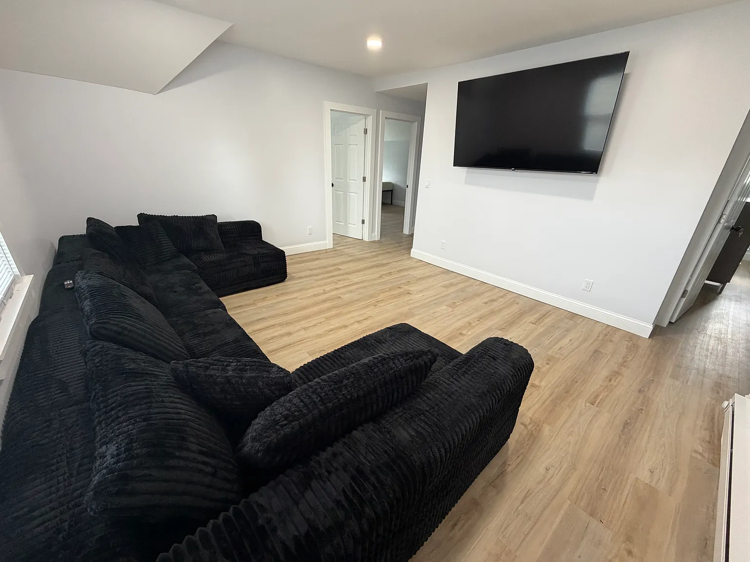4 bed, 1300 sqft, $3,300 — Photo 1