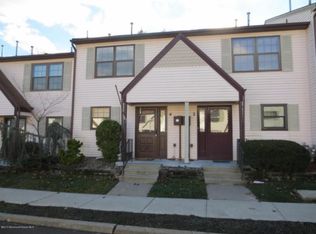 4 King Charles Ct, Englishtown, NJ 07726