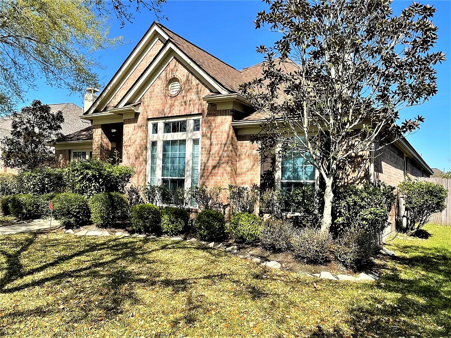 3 bed, 2.0 bath, 2276 sqft, $2,450 — Photo 2