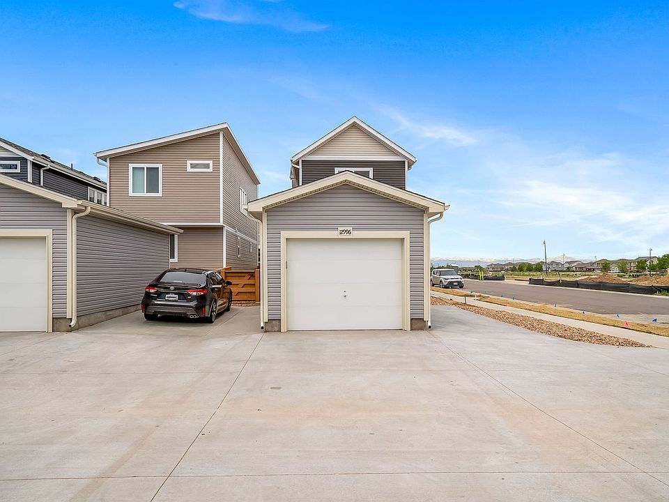 View of 1 car garage