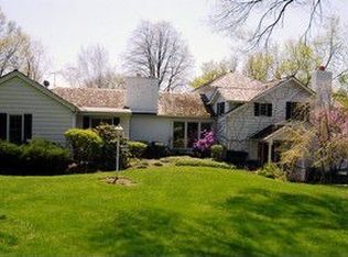 1627 Baldwin Rd, Inverness, IL 60067