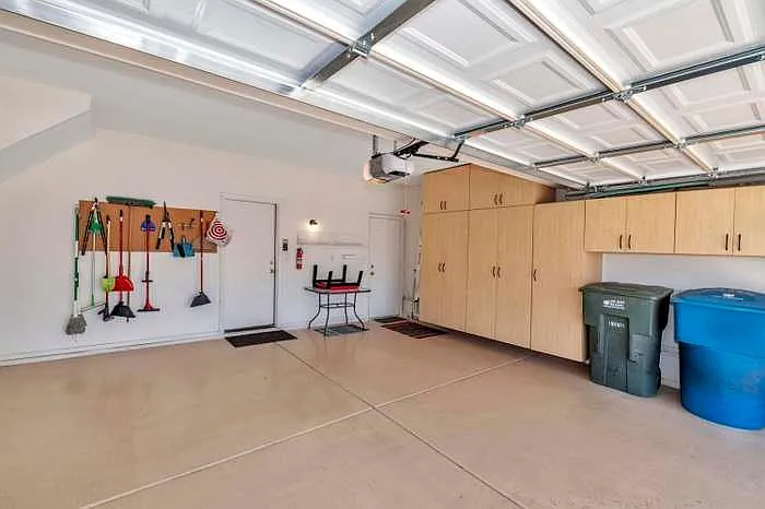 1136 E Hiddenview Dr — Photo 26