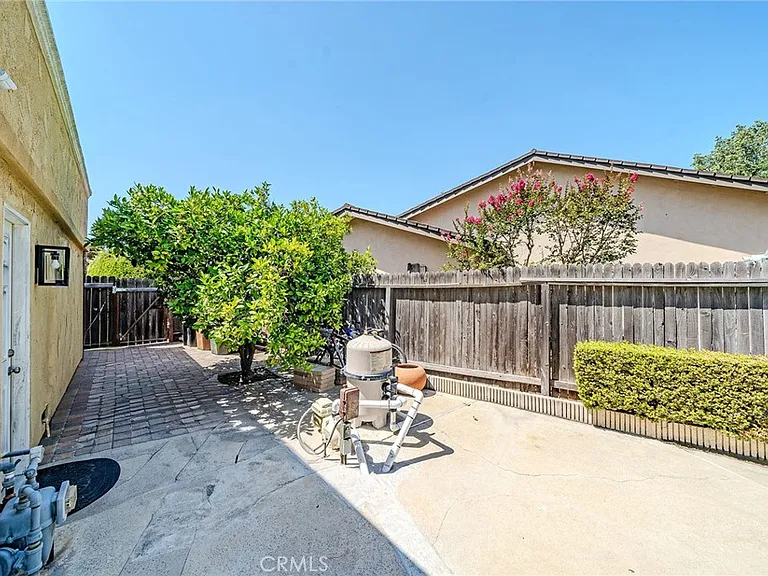 1901 Celeste Ln — Photo 38