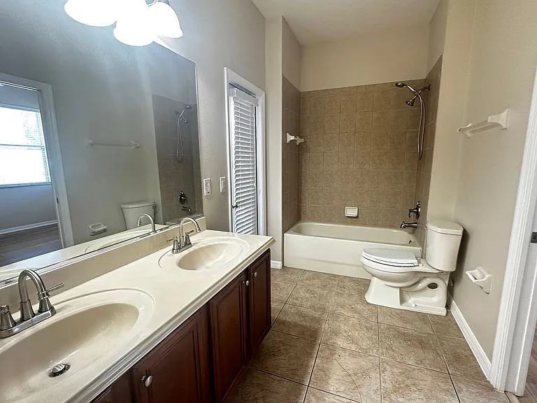 1904 Candlenut Cir — Photo 11