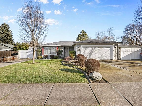 4th image of 1378 Glengrove Ave