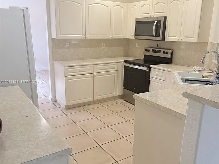 14918 SW 15th Ln — Photo 3