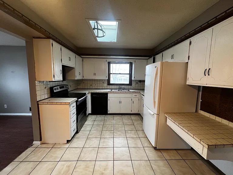 7725 Tessman Dr N — Photo 13