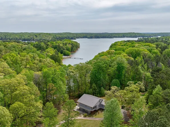 84 Chestnut St, Lavonia, GA 30553