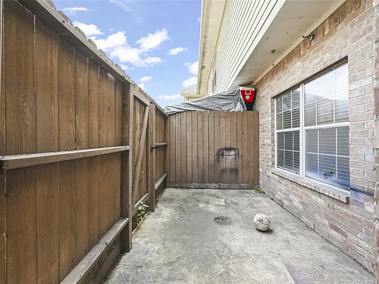 1520 Sherwood Forest St #301 — Photo 37