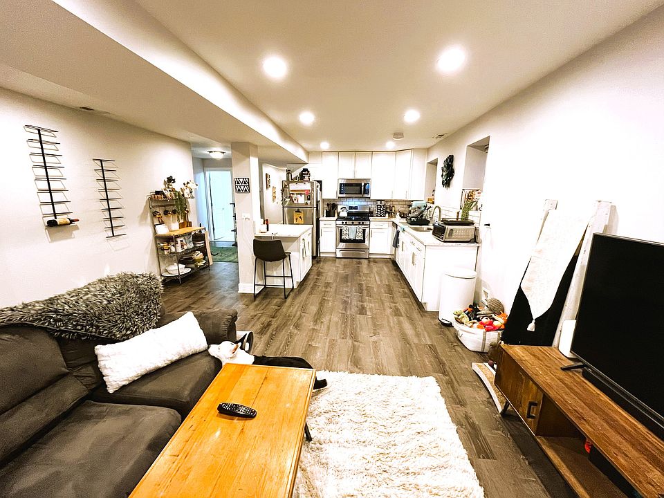 1st image of 3327 W Pierce Ave APT 1