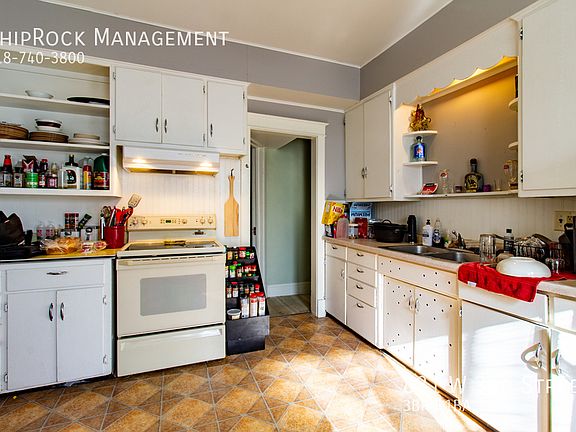 5th image of 831 W 3rd St