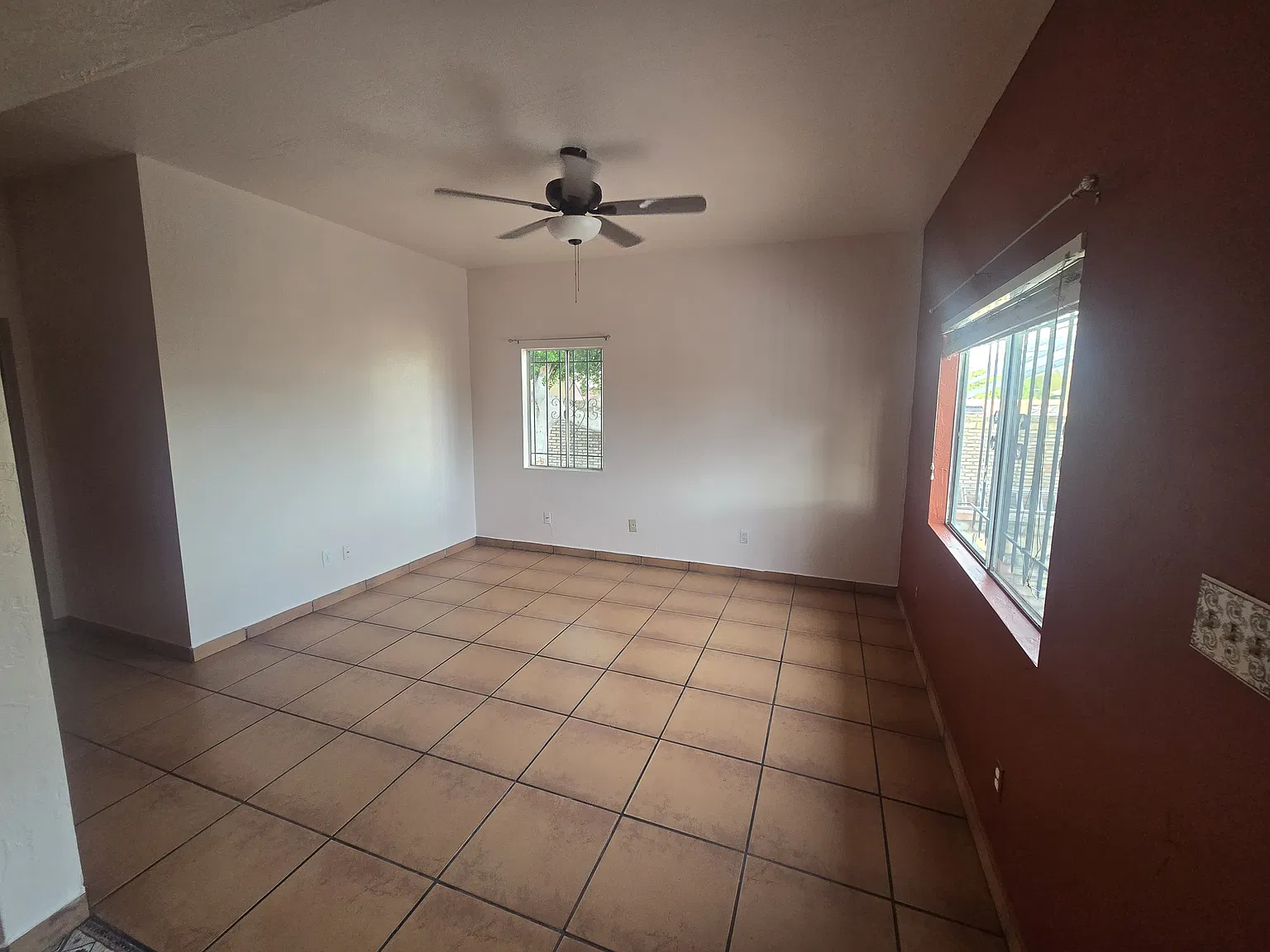 2 bed, 1000 sqft, $1,200 — Photo 4