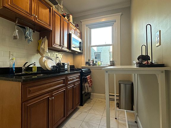 4th image of 75 Park Dr #19